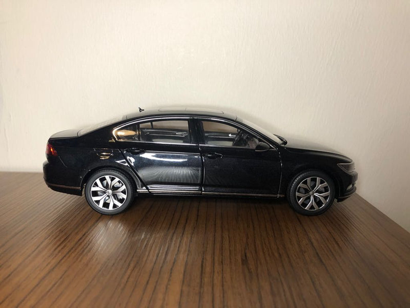 1/18 Paudi Volkswagen Passat 2016