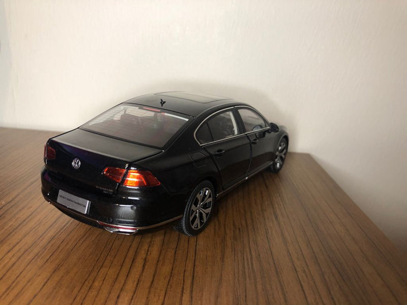 1/18 Paudi Volkswagen Passat 2016