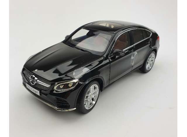 İScale Tarafından Üretilmiştir. Modeli Mercedes-Benz GLC Coupe Siyah Renktir. Orijinal Arabanın 1/18 Oranında Küçültülmüş Ve Modellenmiş Halidir. Orijinal Arabaya Sadık Kalınarak Detaylı Bir Görünüme Sahiptir. Motor, Ön İki Kapı ve Bagaj Bölümleri Açılır. Tekerlekler Direksiyondan Hareketlidir. 2018 Yılında Üretilmiştir. Günümüzde Mercedes-Benz Markasının Tercih Edilen Modelleri Arasında Yer Almaktadır.