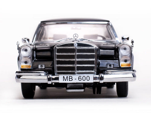 1/18 1966 Mercedes Benz 600 Pullman