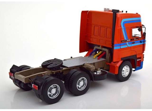 1982 DAF 3300 Space Cab, orange/blue