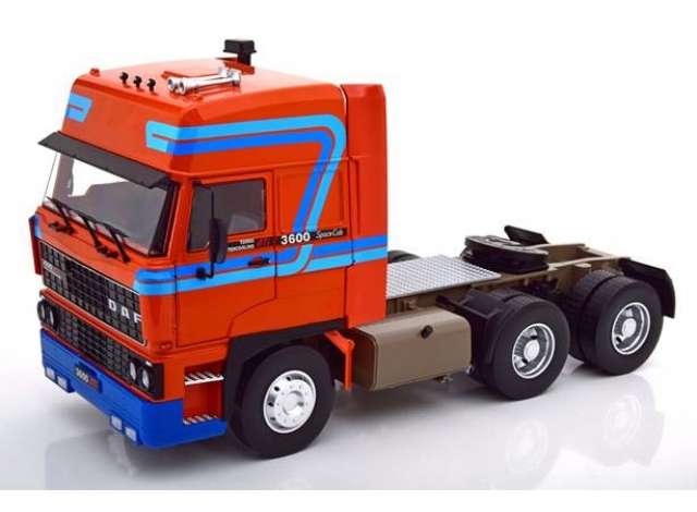 1982 DAF 3300 Space Cab, orange/blue